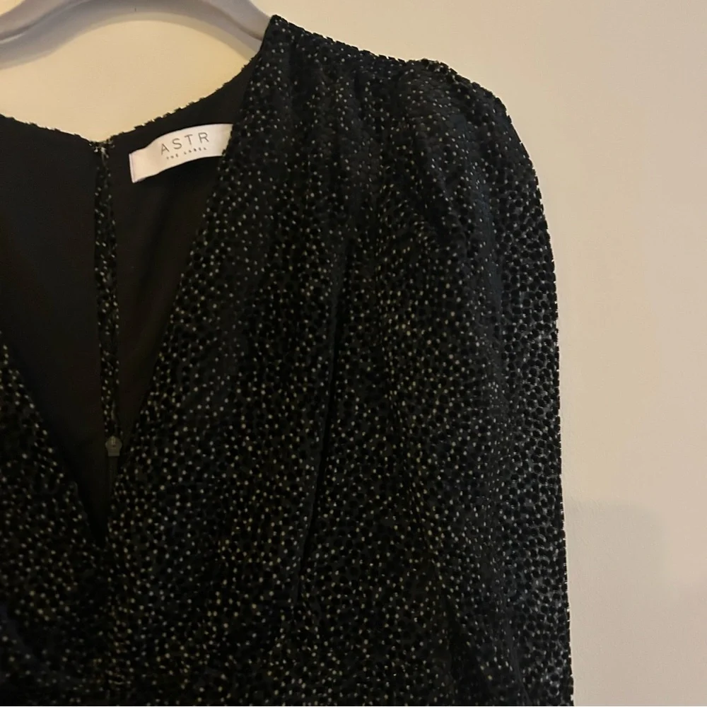ASTR The Label Florence Top Black Velvet Dot Medium Women's Puff Sleeve Ruched